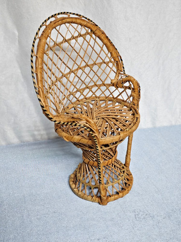 Kleiner korbstuhl puppenstuhl - kleiner,
